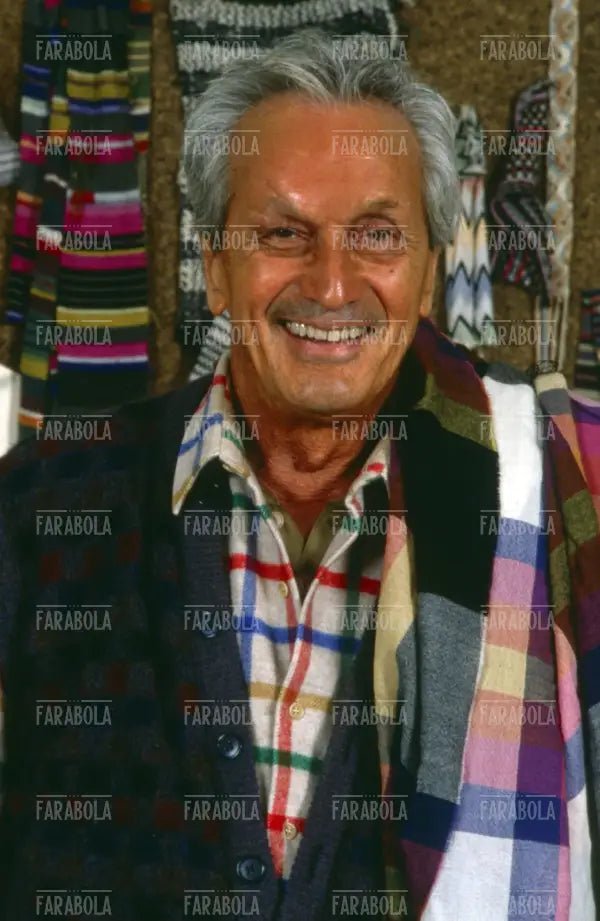 Ottavio Missoni nel suo studio, Sumirago, anni 90