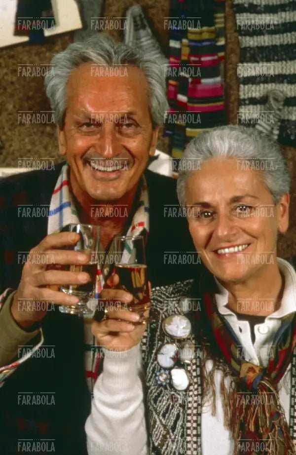 Ottavio e Rosita Missoni brindano nel loro studio, Sumirago, anni 90