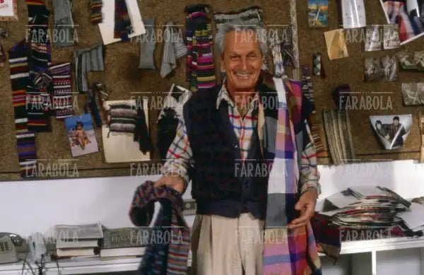 Ottavio Missoni nel suo studio, Sumirago, anni 90
