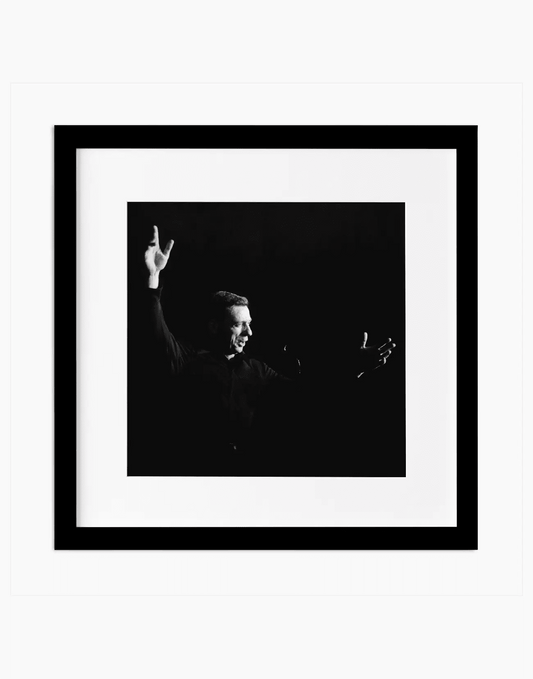 Yves Montand, 1959 — stampa fine art con cornice nera