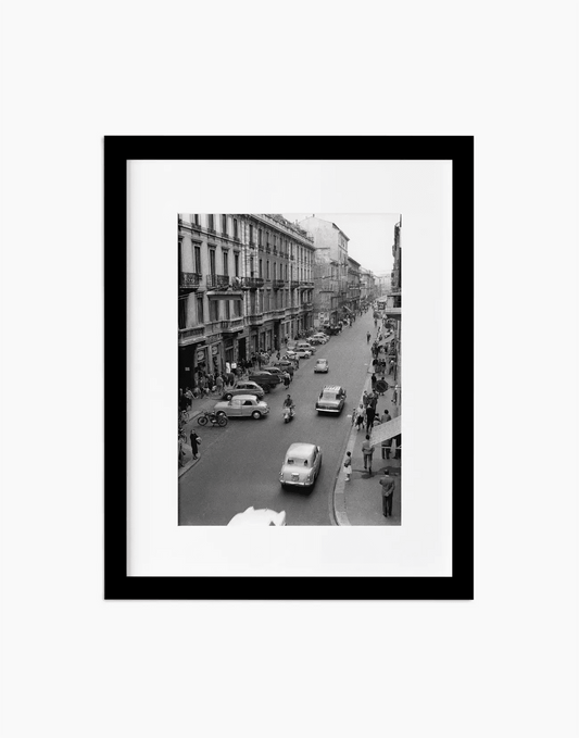Via Paolo Sarpi, Milano 1958 — stampa fine art con cornice nera
