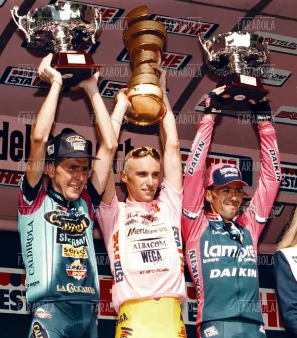Francesco Casagrande, Stefano Garzelli e Gilberto Simoni sul podio, Giro d'Italia, Milano, 2000