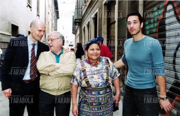 Mario Furlan, Gianni Minà, Rigoberta Menchú e Raoul Bova, Milano, 2002