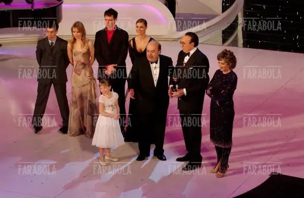 Il cast di Un medico in famiglia con Pippo Baudo, Festival di Sanremo, 2003