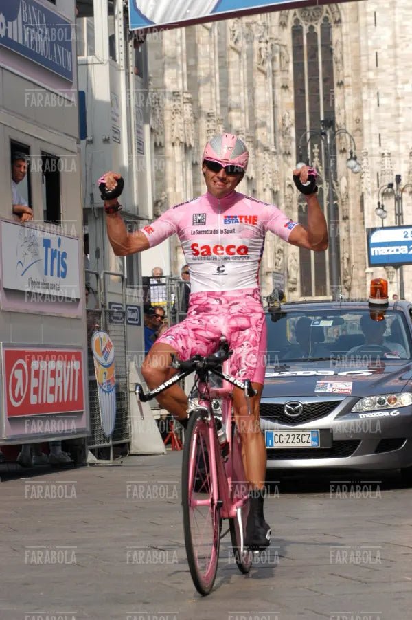 Gilberto Simoni taglia il traguardo, cronometro all'Idroscalo, Giro d'Italia, Milano, 2003
