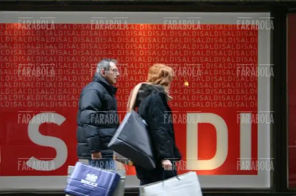 Saldi in Corso Vittorio Emanuele, Milano, 2004