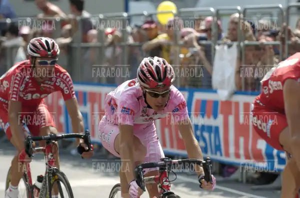 Damiano Cunego in maglia rosa, arrivo del Giro d'Italia, Milano, 2004