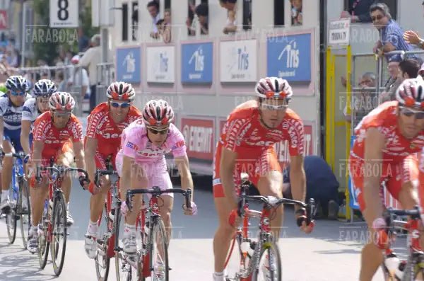 Damiano Cunego in maglia rosa, arrivo del Giro d'Italia, Milano, 2004
