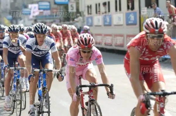 Damiano Cunego in maglia rosa, arrivo del Giro d'Italia, Milano, 2004