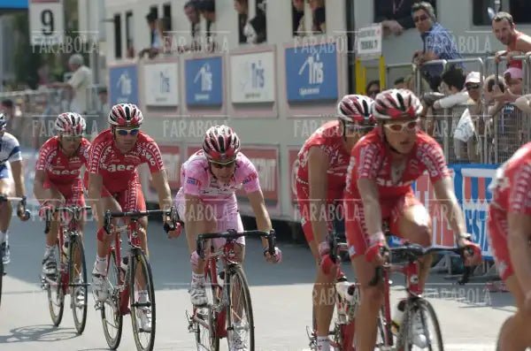 Damiano Cunego in maglia rosa, arrivo del Giro d'Italia, Milano, 2004