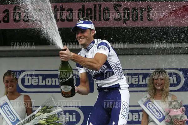 Alessandro Petacchi vincitore di tappa sul podio, Giro d'Italia, Ravenna, 2005