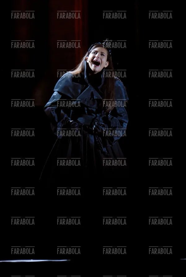 Sabrina De Siena nel ruolo di Mina, Dracula Opera Rock, Milano, 2006