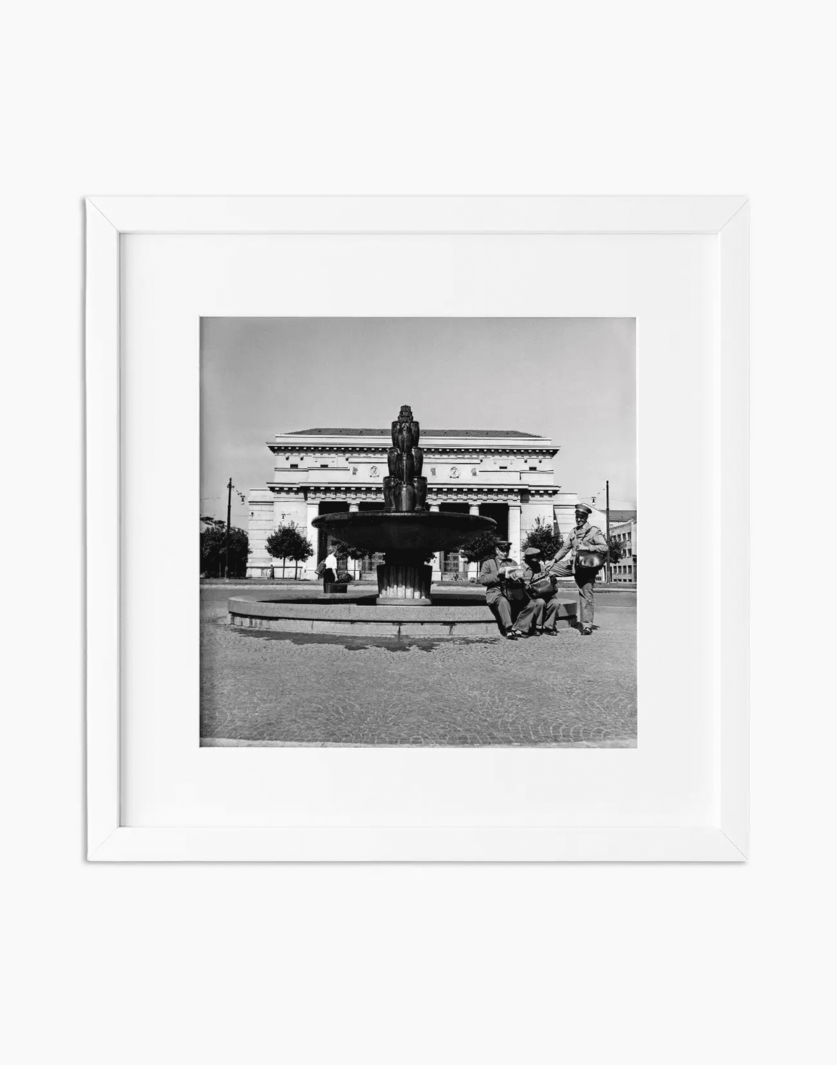 Stazione Centrale, Milano 1951 — stampa fine art con cornice bianca
