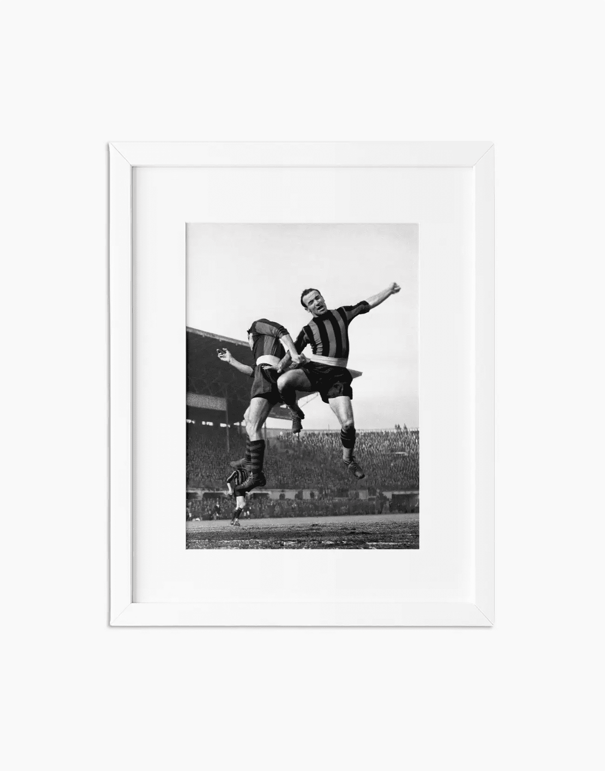 Tiro di testa di Amadei, Inter 1949 — stampa fine art con cornice bianca