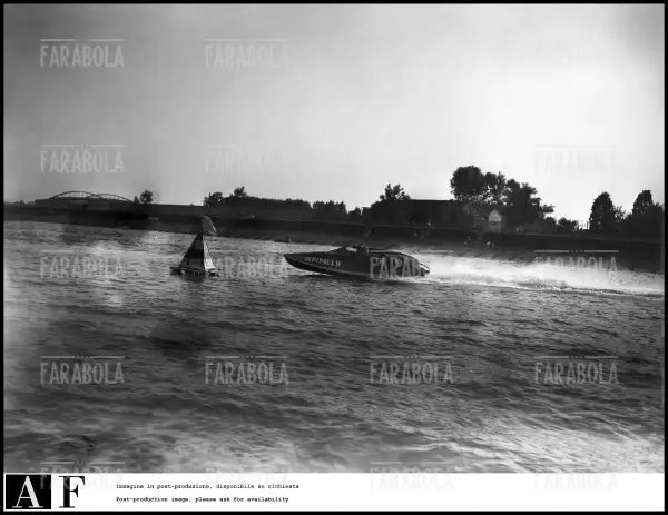 Achille Castoldi durante i Campionati europei all'Idroscalo, Milano, 1949 - Farabola Immagine digitale