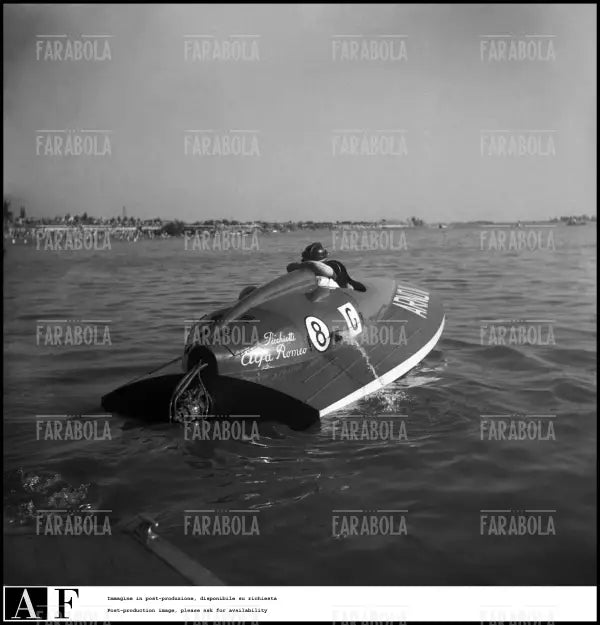 Achille Castoldi durante i Campionati europei all'Idroscalo, Milano, 1949 - Farabola Immagine digitale