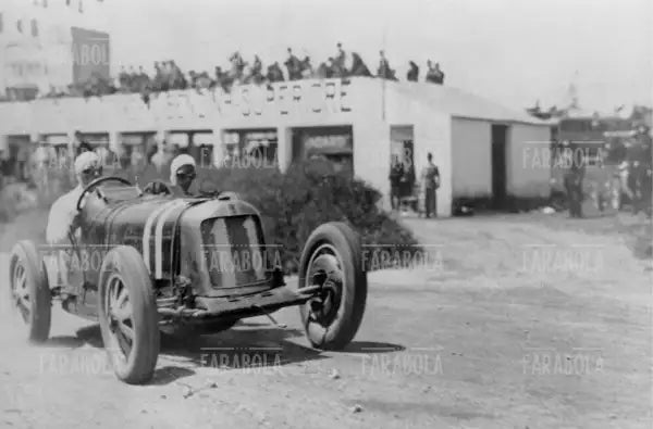 Achille Varzi vince il Gp di Tripoli, 1933 - Farabola Immagine digitale