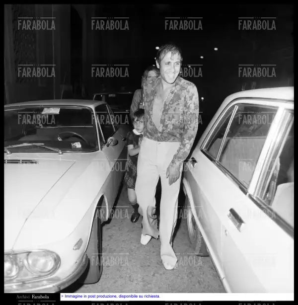 Adriano Celentano con la figlia Rosalinda, 1974 - Farabola Immagine digitale