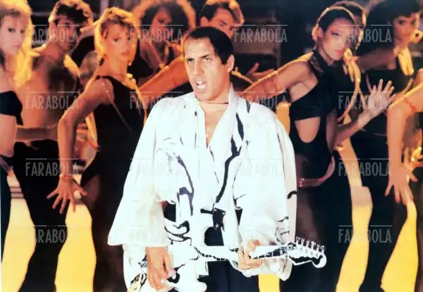 Adriano Celentano nel film Joan Lui - Ma un giorno nel paese arrivo io di lunedì, 1985 - Farabola Immagine digitale