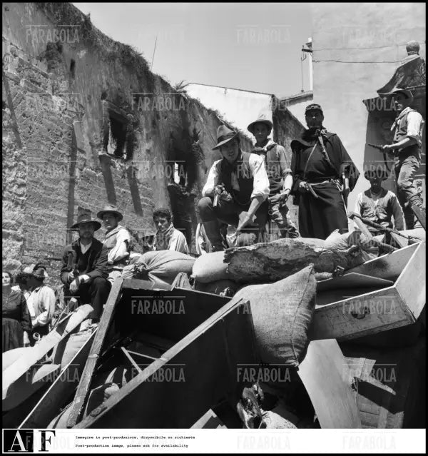 Alain Delon sul set del film Il Gattopardo, Palermo, 1962 - Farabola Immagine digitale