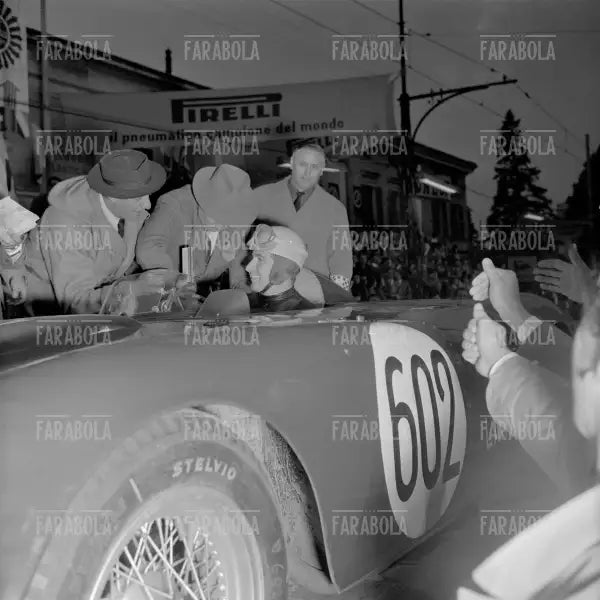 Alberto Ascari su una Lancia D 24, Mille Miglia, 1954 - Farabola Immagine digitale