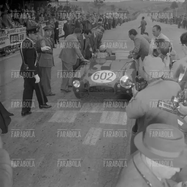 Alberto Ascari su una Lancia D 24, Mille Miglia, 1954 - Farabola Immagine digitale