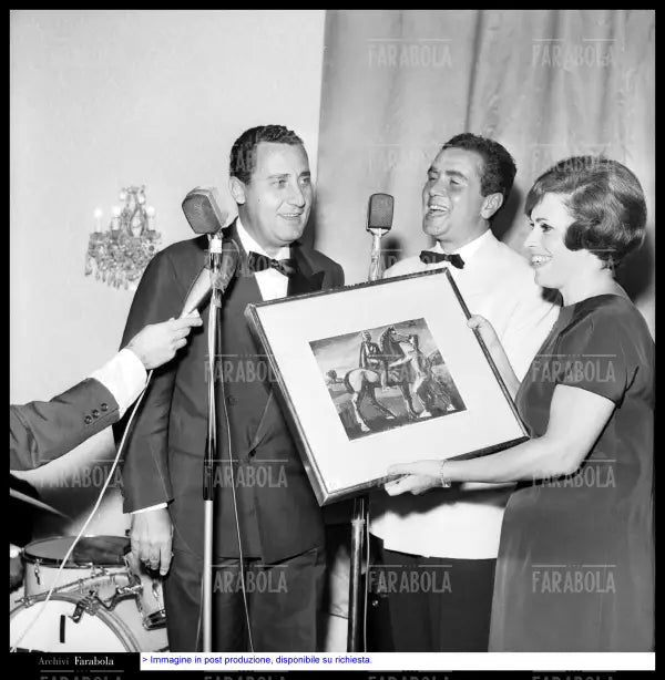 Alberto Sordi, Enzo Tortora e Franca Valeri, premio miglior attore comico, 1963 - Farabola Immagine digitale