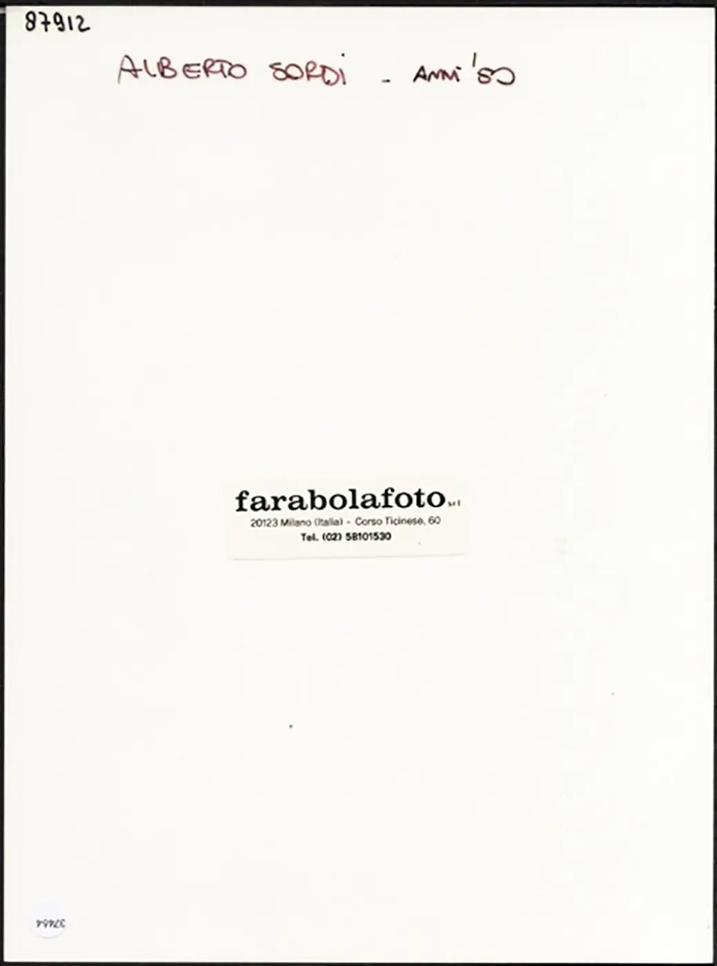 Alberto Sordi mangia spaghetti anni 50 Ft 37464 - Stampa 24x18 cm - Farabola Stampa ai sali d'argento