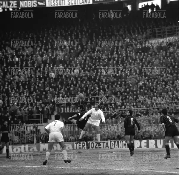 Alfredo Di Stefano e David, Milan vs Real Madrid, Coppa dei Campioni, 1964 - Farabola Immagine digitale