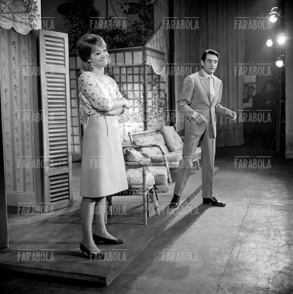 Alida Chelli e Walter Chiari in Buonanotte Bettina, Teatro Nuovo, 1963 - Farabola Immagine digitale