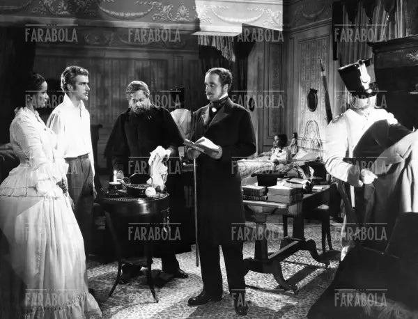 Alida Valli e Massimo Serato in una scena del film Piccolo mondo antico, 1941 - Farabola Immagine digitale