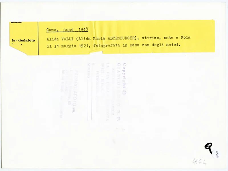 Alida Valli in casa sua a Como 1948 Ft 37251 - Stampa 24x18 cm - Farabola Stampa ai sali d'argento