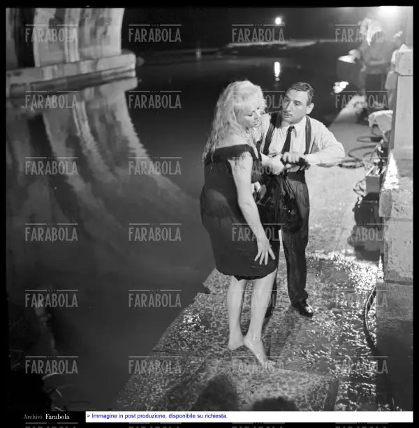 Anita Ekberg e Renato Rascel sul set del film Anonima Cocottes, 1960 - Farabola Immagine digitale