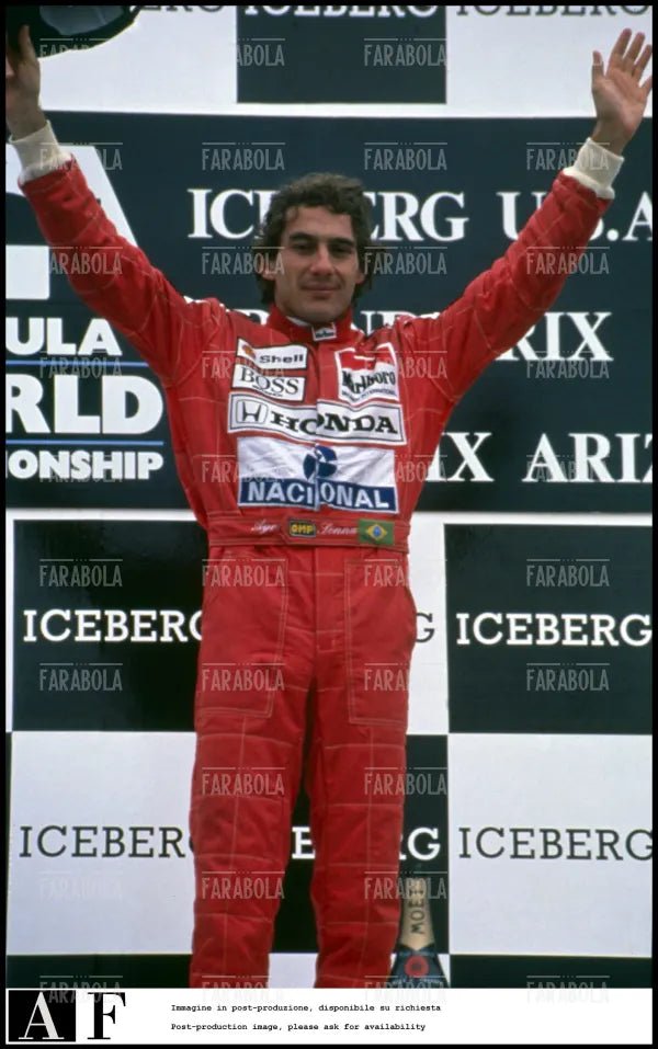 Ayrton Senna sul podio del Gp degli Stati Uniti, 1991 - Farabola Immagine digitale