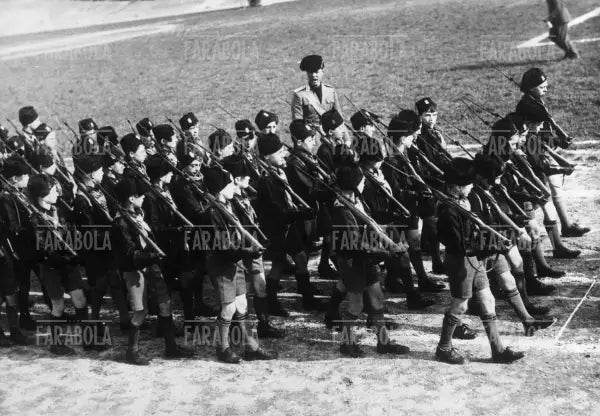 Balilla moschettieri nell'Arena Civica, Milano, 1935 - Farabola Immagine digitale