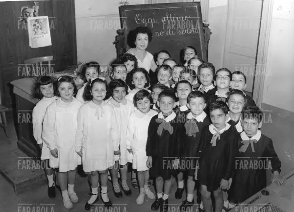 Bambini a scuola, Milano, 1958 - Farabola Immagine digitale