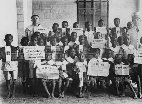 Bimbi eritrei ospiti in una scuola missionaria, Asmara, 1933 - Farabola Immagine digitale