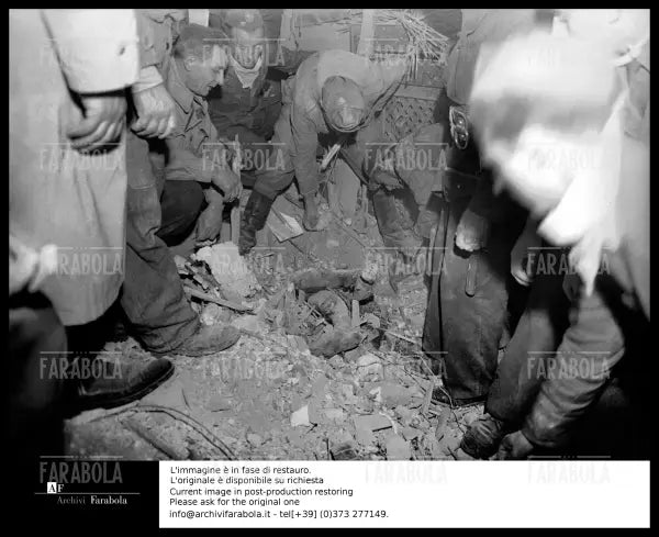 Bombe a Milano, 1943 - Farabola Immagine digitale