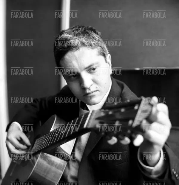 Bruno Lauzi, Milano, 1965 - Farabola Immagine digitale