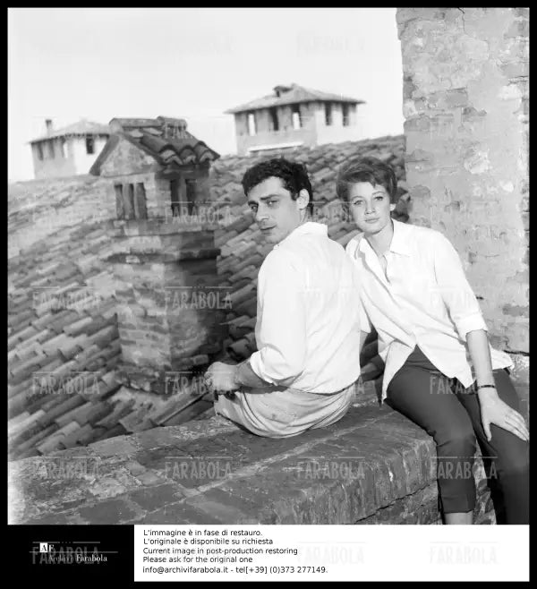 Carla Gravina e Gian Maria Volontè durante le prove di Romeo e Giulietta, 1960 - Farabola Immagine digitale