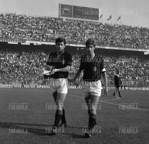 Carlo Petrini e Gianni Rivera, Milan vs Pisa, 1968 - Farabola Immagine digitale