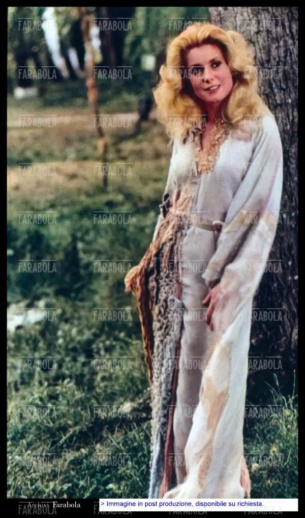 Catherine Deneuve in una scena del film Casotto, 1977 - Farabola Immagine digitale