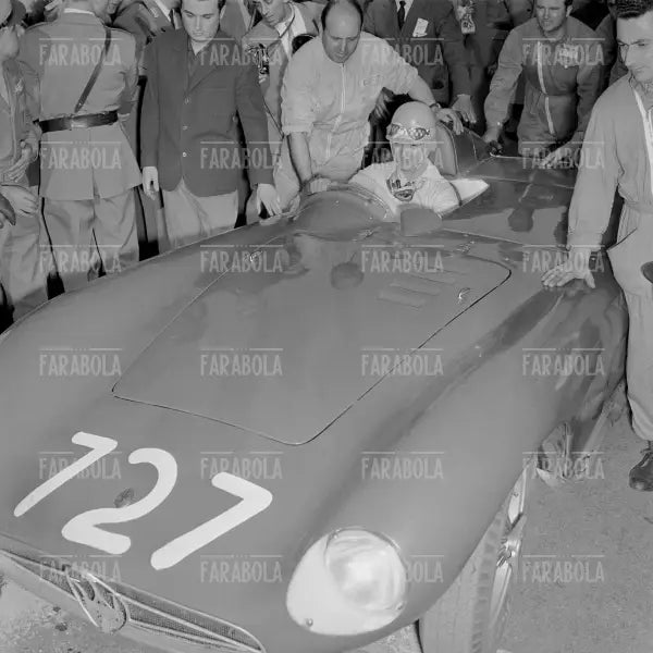 Cesare Perdisa su Maserati 300 S Fantuzzi, Mille Miglia, 1955 - Farabola Immagine digitale