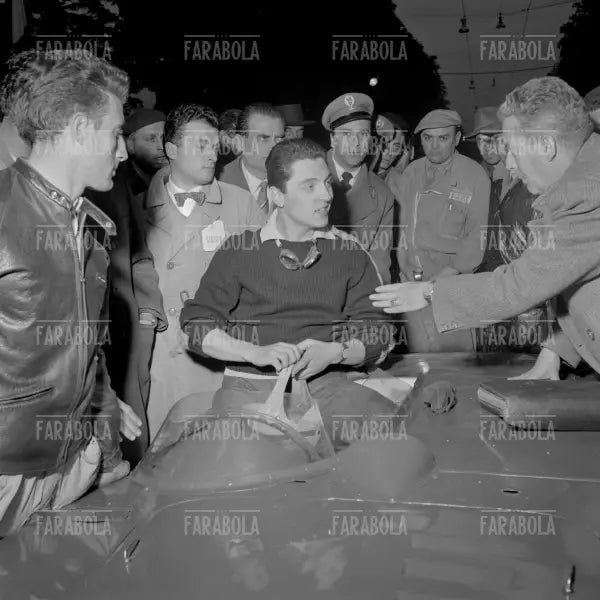 Cesare Perdisa su Maserati 300 S Fantuzzi, Mille Miglia, 1956 - Farabola Immagine digitale