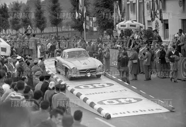 Cestelli su Mercedes - Benz 300 SL Coupè, Mille Miglia, 1958 - Farabola Immagine digitale