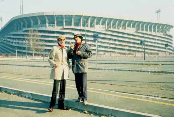 Ciccio Ingrassia e Franco Franchi a San Siro, Milano, anni 80 - Farabola Immagine digitale