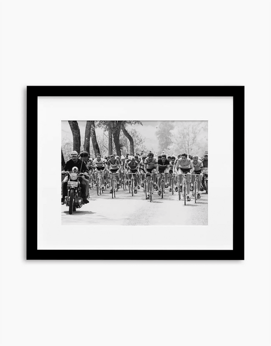 Ciclisti, Tour de France 1969 — stampa fine art con cornice nera