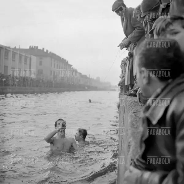 Cimento invernale ai Navigli, Milano, 1958 - Farabola Immagine digitale