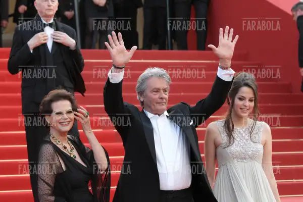 Claudia Cardinale, Alain Delon e la figlia Anouchka, Festival di Cannes, 2010 - Farabola Immagine digitale