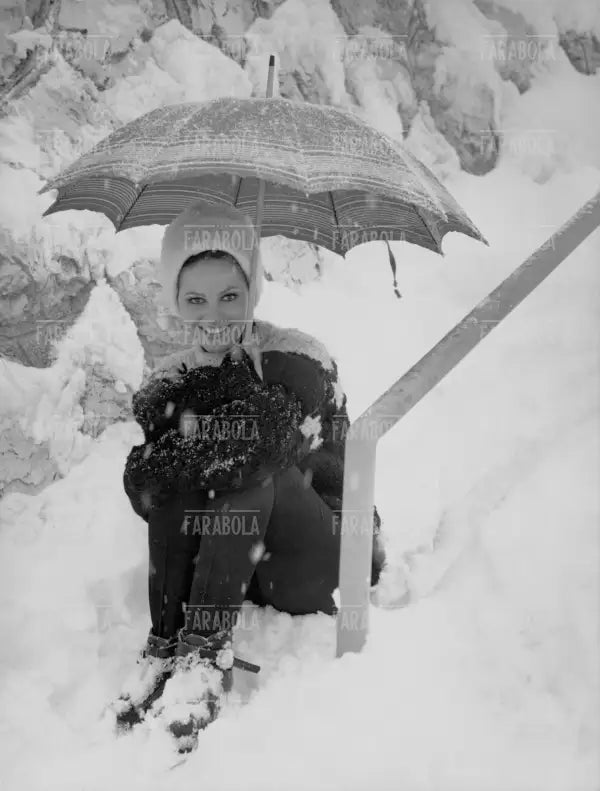 Claudia Cardinale, Cortina d'Ampezzo, 1963 - Farabola Immagine digitale